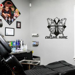 Kişiye Özel Kelebek Temalı Dövme Metal Duvar Dekoru – Dövme Duvar Sanatı, Stüdyo Dekoru, Monogramlı Tabela, Ofis ve Stüdyo İçin Özel Tasarım